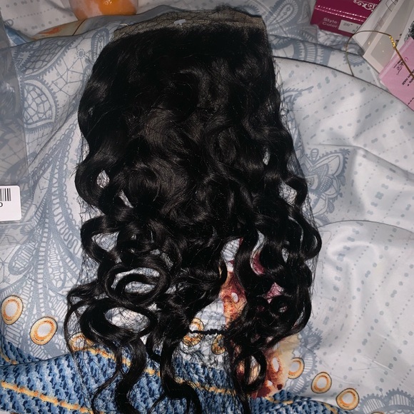 Selling 3 bundles ! In style water wave w/ closure - Picture 2 of 4